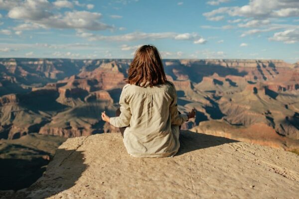 Ghidul complet pentru începătorii în meditație și mindfulness