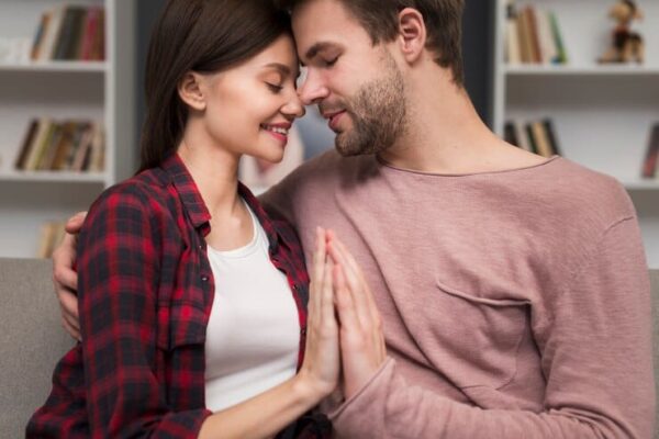 Limbajele iubirii: Cum să-ți exprimi sentimentele autentic într-un mod unic și personal