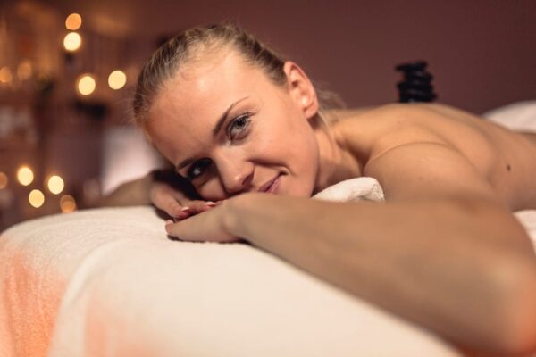 Cum să-i oferi partenerului tău un masaj erotic