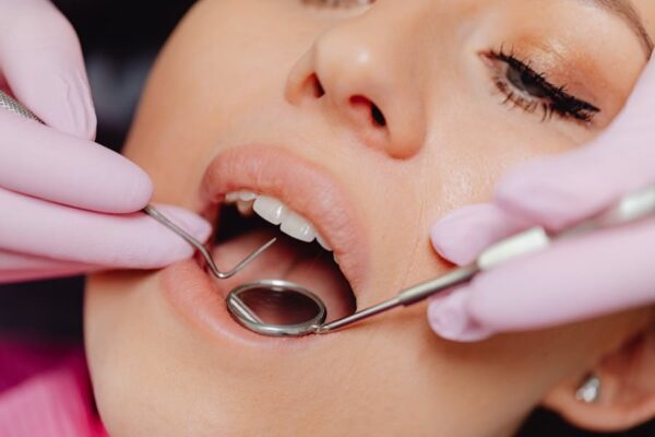 Îngrijirea sănătății orale: prevenirea gingiilor inflamate și a cariilor