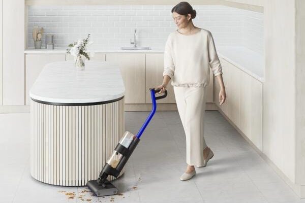 Studiu global Dyson: românii petrec peste 2 ore la curăţenia generală