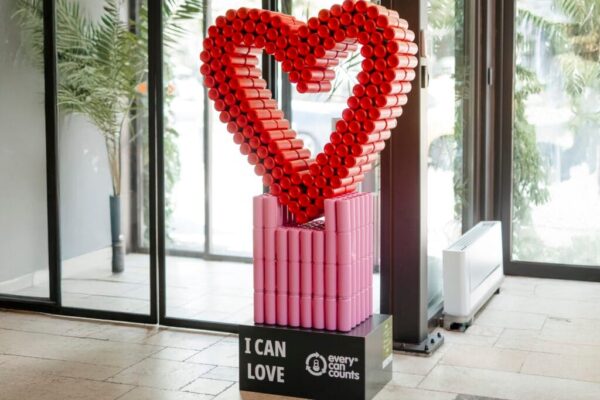 Când reciclarea devine artă: Every Can Counts transformă restaurantele City Grill în spații ale sustenabilității