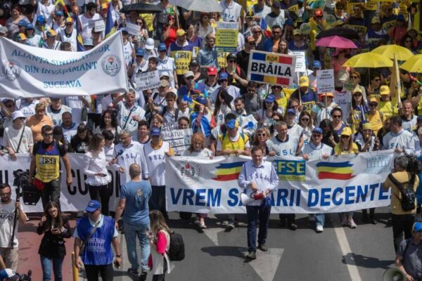Protest în Piaţa Victoriei al salariaţilor din APIA, AFIR şi MIPE faţă de măsurile fiscale, care ”afectează grav capacitatea de administrare a fondurilor europene”