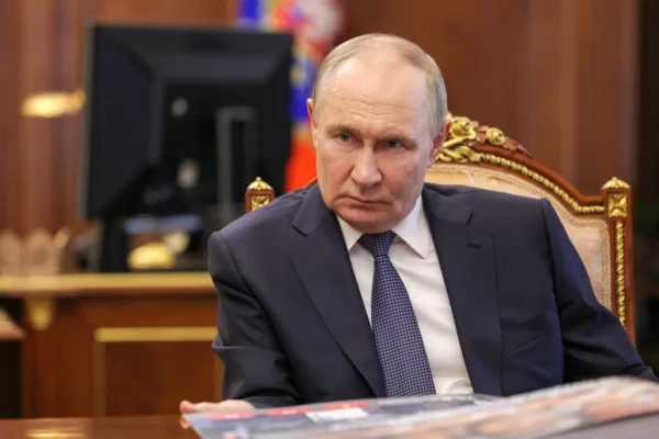 Putin nu clipește în fața ultimatului dat de Trump. Kremlinul își joacă cartea până la capăt în războiul din Ucraina