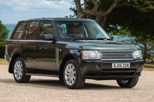 Range Rover-ul reginei Elizabeth II, vândut la licitație pentru o sumă record