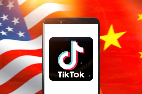 Cine sunt americanii care ar putea cumpăra TikTok. Anunțul lui Trump