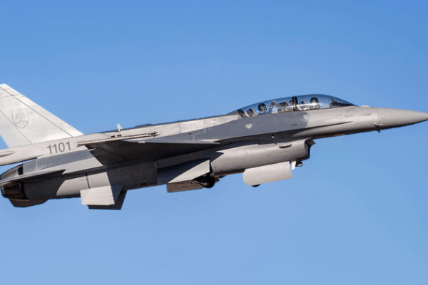 Nicușor Dan: Un avion F-16 a doborât o dronă în spațiul aerian românesc. Precizările MApN