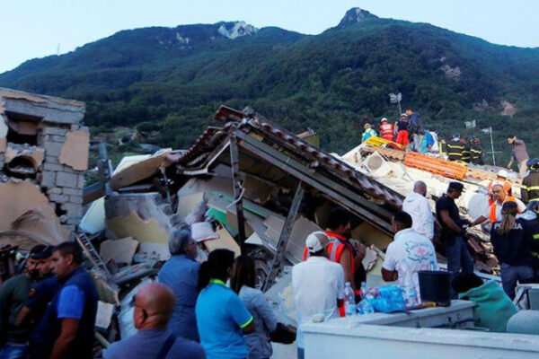 Cutremur de 4,7 lângă Napoli: Clădiri prăbușite și răniți după seism